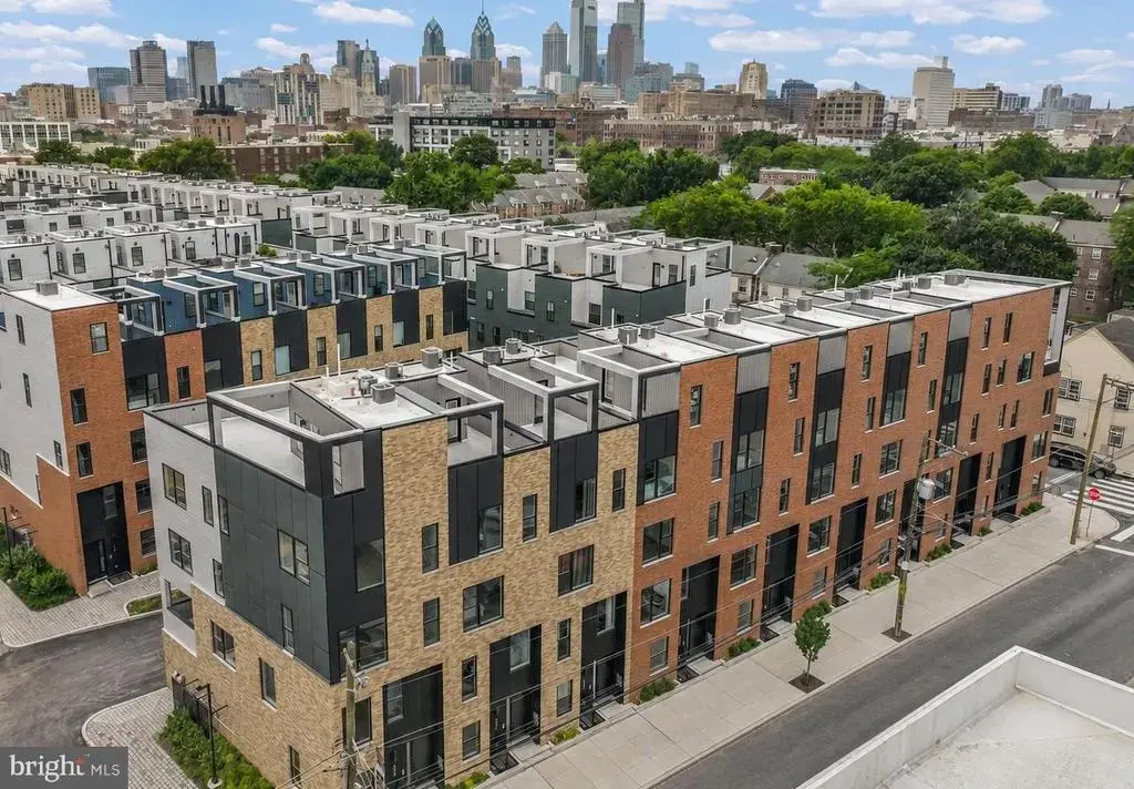 652 Fairmount Ave, PHILADELPHIA