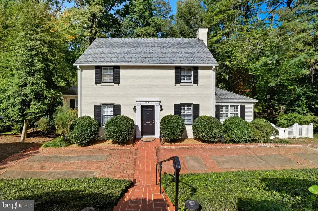 6032 Grove Dr, ALEXANDRIA