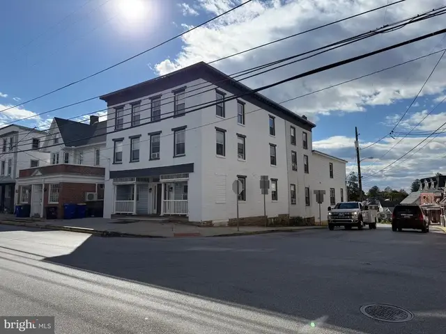 2 S Main St, Stewartstown