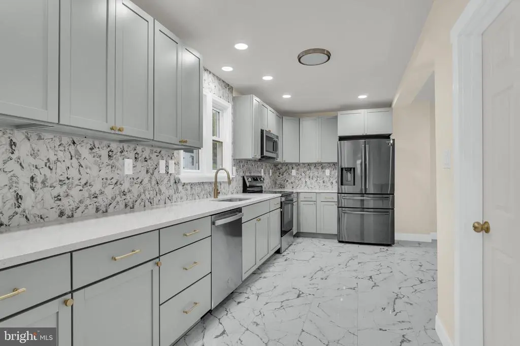 132 E Arch St, ELIZABETHVILLE