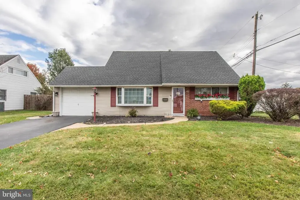 6 Handy Rd, LEVITTOWN