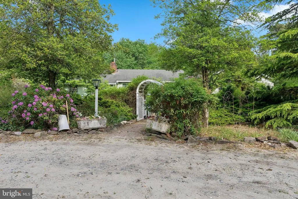 305 Hopewell Rd, MEDFORD