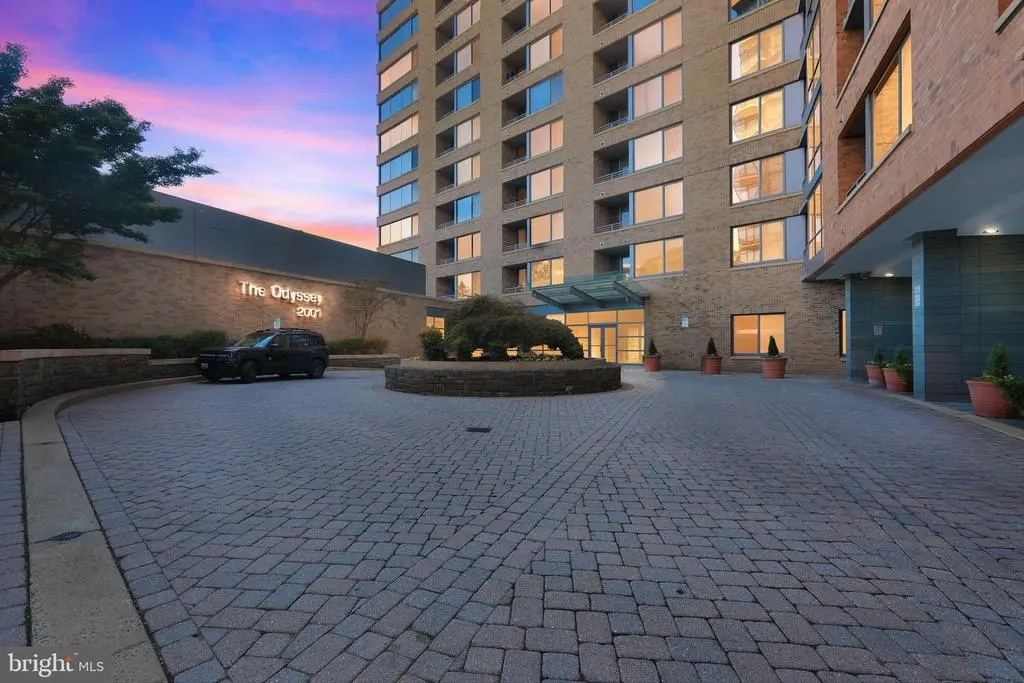 2001 15th St N #420, ARLINGTON