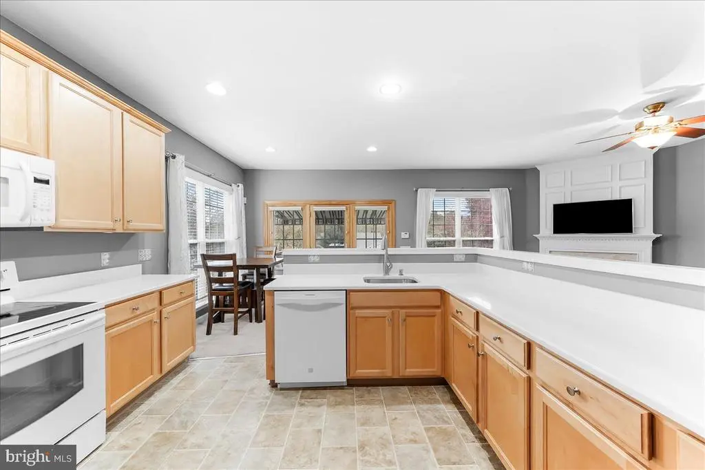 622 Martin Dr, AVONDALE