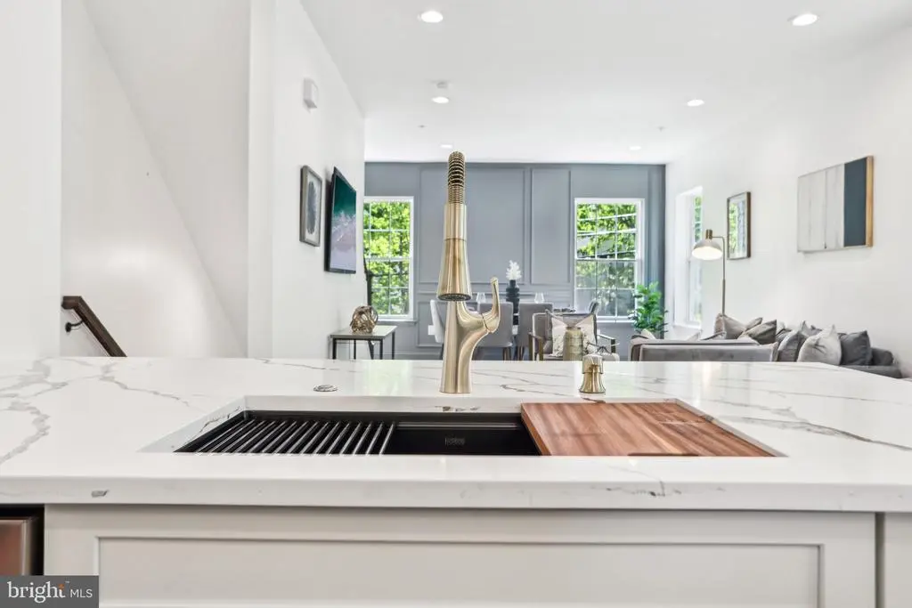 322 56th St Ne, WASHINGTON