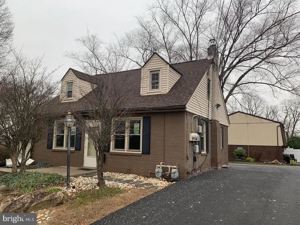 1017 N York Rd, Willow Grove