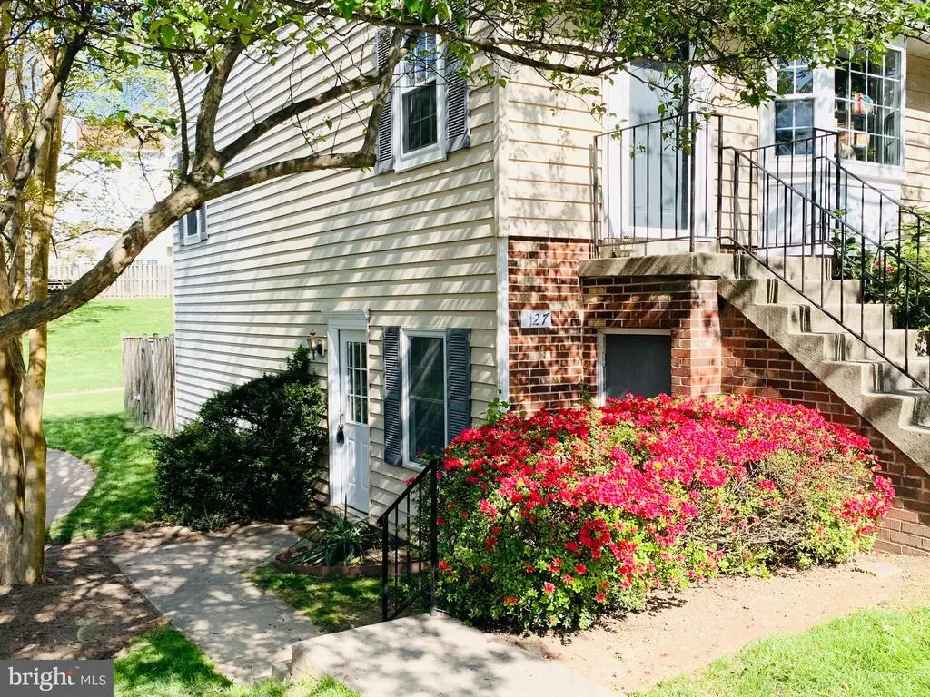127 Barnsfield Ct #238, Gaithersburg