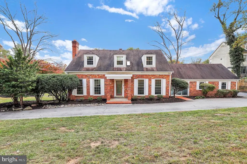 9425 Falls Rd, Potomac