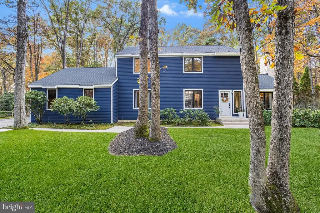 12 Dickson Dr, MEDFORD