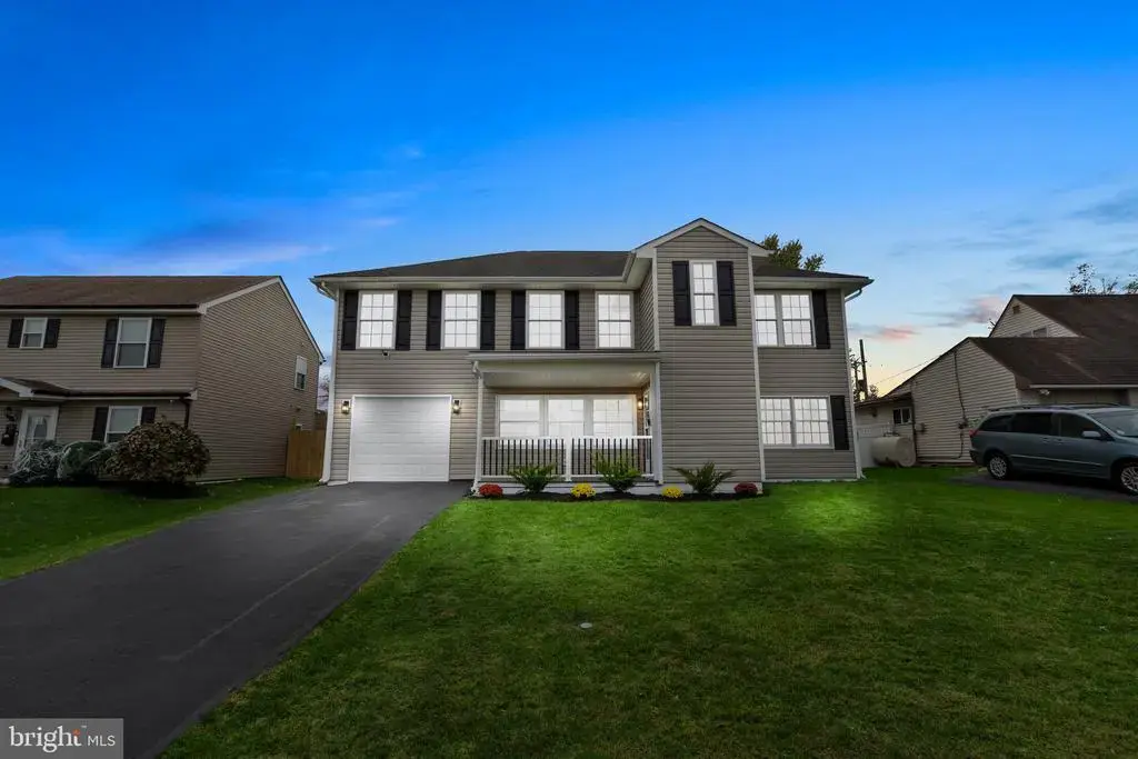 19 Prunewood Rd, LEVITTOWN