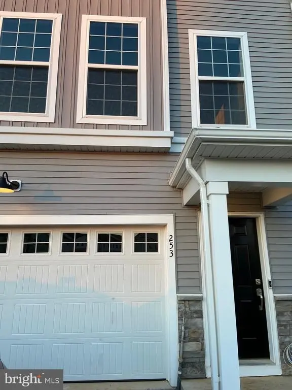 253 Red Leaf Ln, EXTON