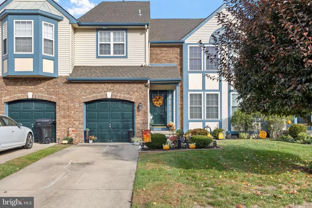 9 Summerhill Ln, MEDFORD