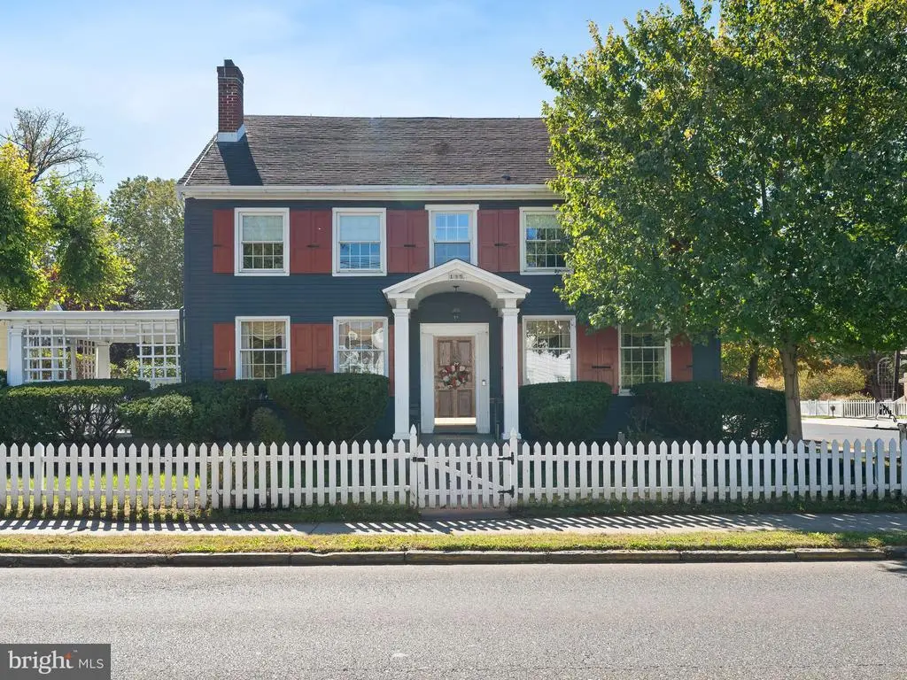 195 Delaware St, WOODBURY