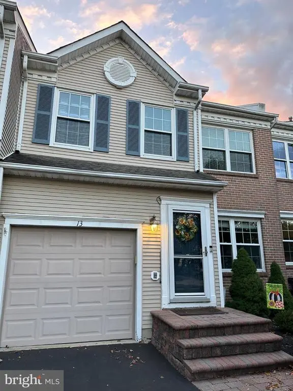 13 Sparrow Walk, NEWTOWN