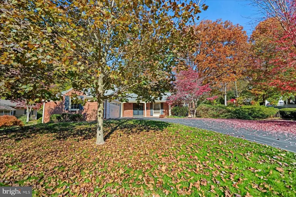 705 Westerly Pkwy, STATE COLLEGE