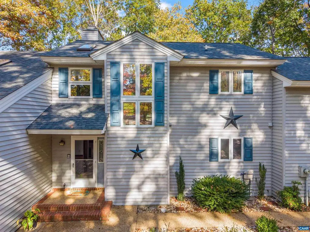 27 Fairway Dr, PALMYRA