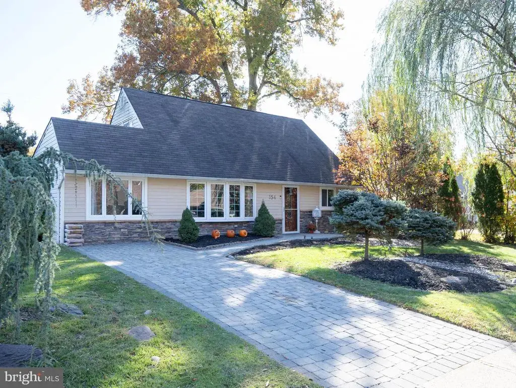154 Juniper Dr, LEVITTOWN