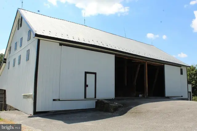 4882 Wolfgang Rd #barn & Garage, Glenville