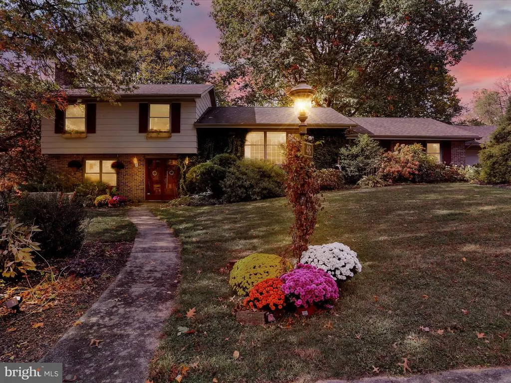 48 Hearthstone Dr, READING