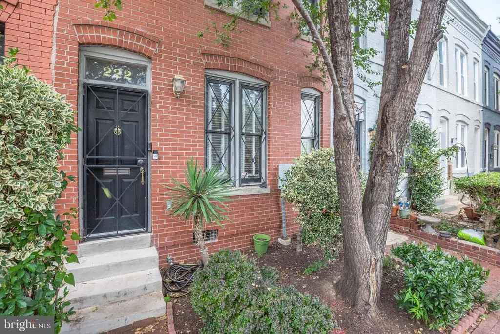 222 12th Pl Ne, WASHINGTON