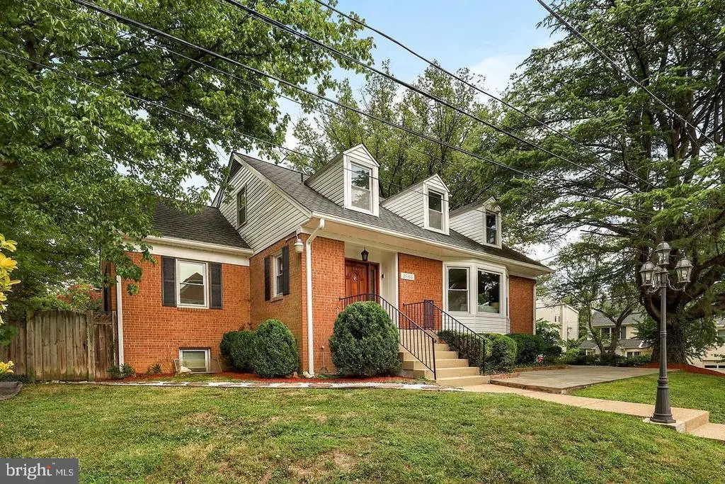 2866 Arizona Ter Nw, WASHINGTON