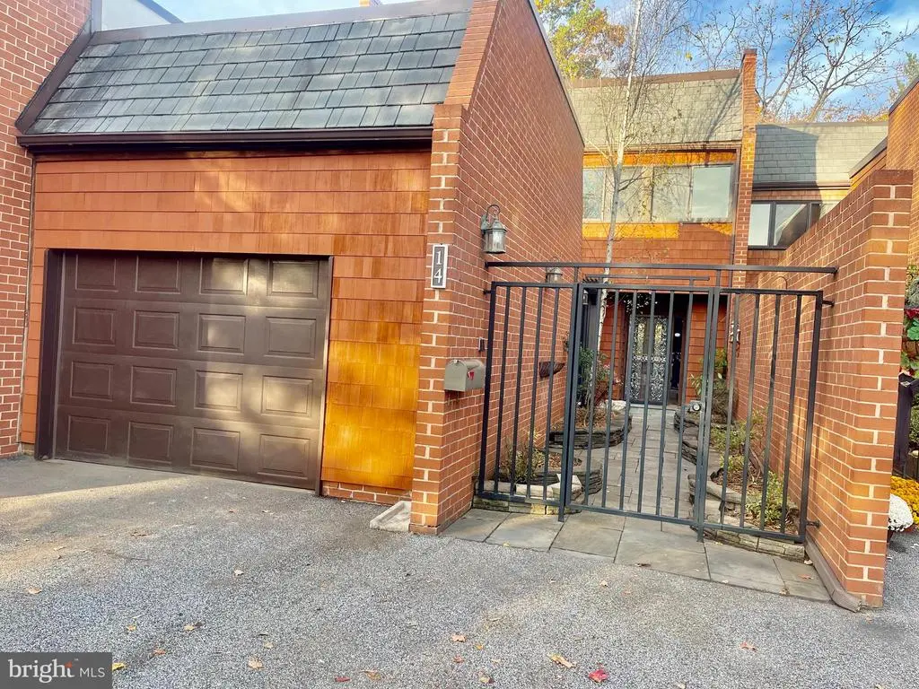 14 Malibu Ct, Towson