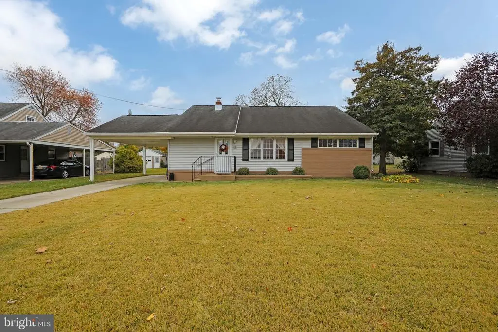 8 Clark Dr, WEST DEPTFORD