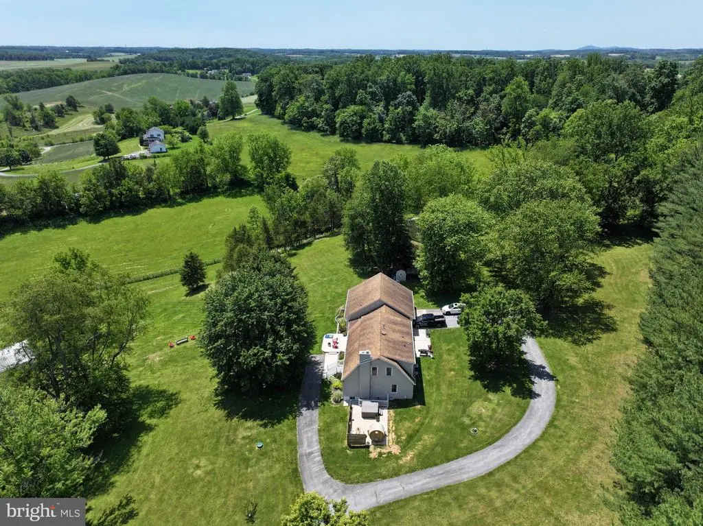 8730 Mapleville, Mount Airy