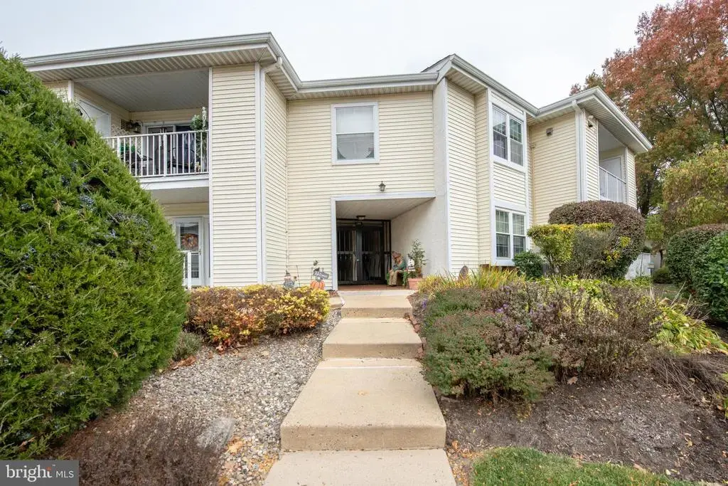 1307 Steamboat Sta, SOUTHAMPTON