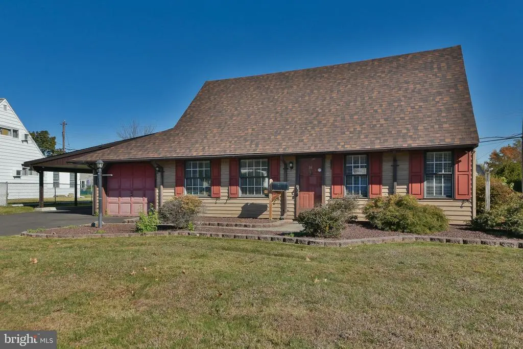 14 Cleft Rock Rd, LEVITTOWN