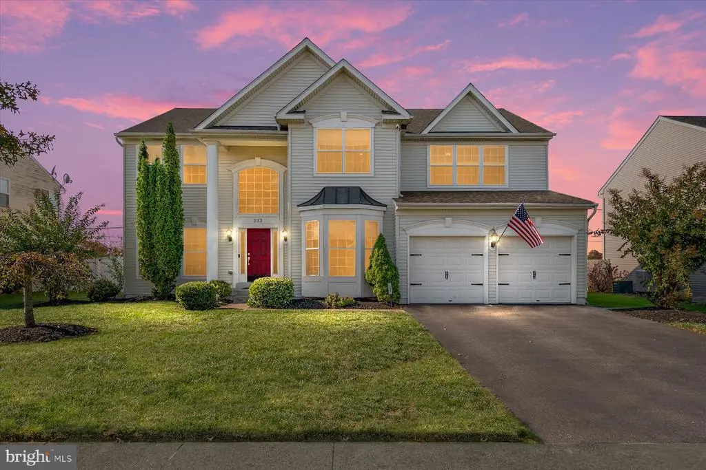 233 N Field Way, Centreville