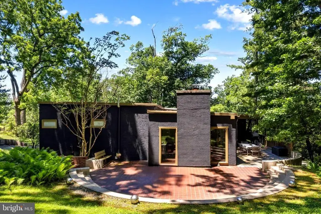 104 E Bells Mill Rd, PHILADELPHIA