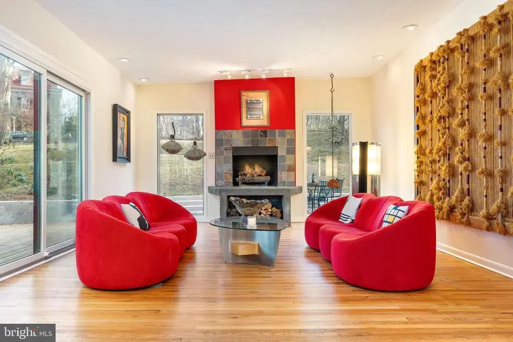 104 E Bells Mill Rd, PHILADELPHIA