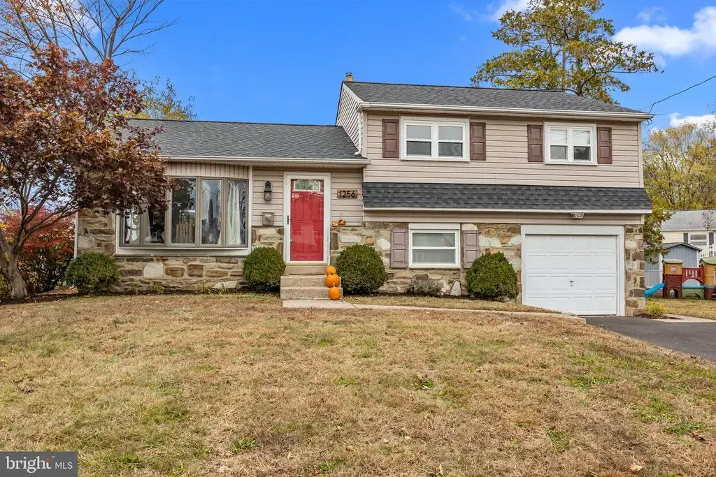 1256 Dahlia Rd, WARMINSTER