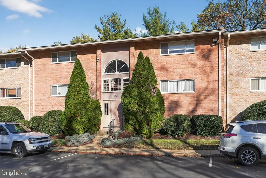 2821 Kalmia Lee Ct #302, FALLS CHURCH