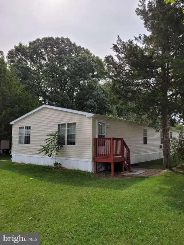 918 Holly Ct, Middletown