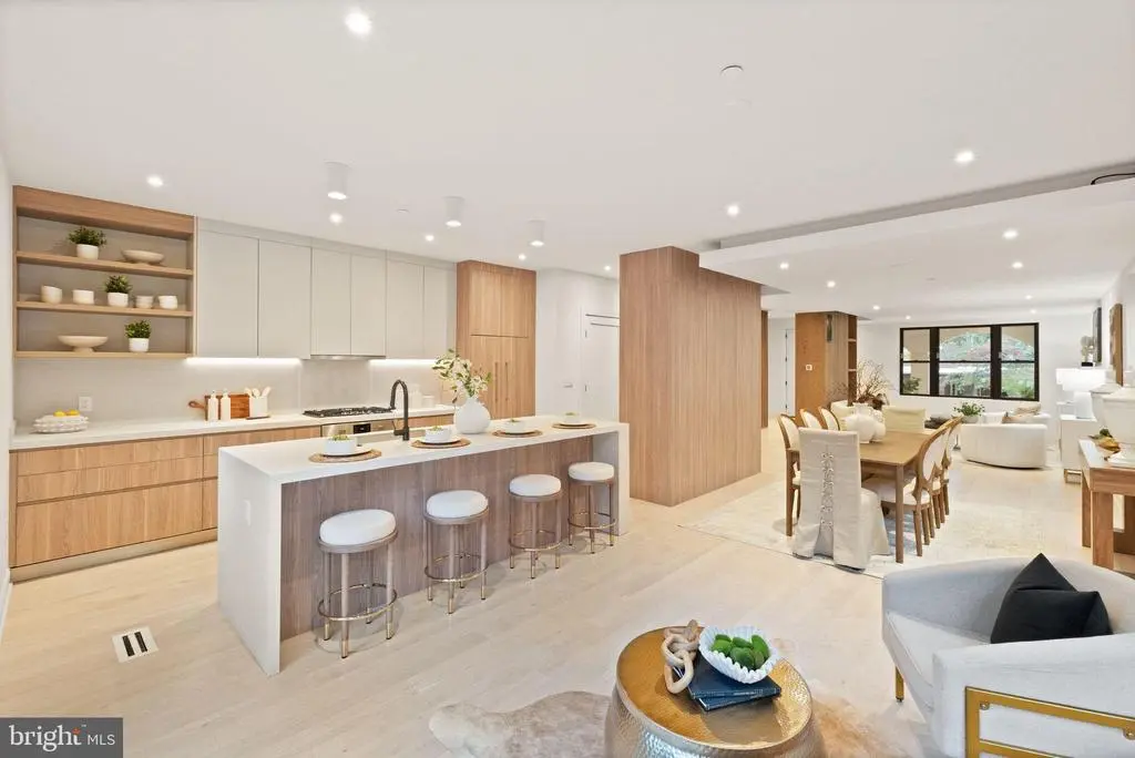 2815 Bellevue Ter Nw, WASHINGTON