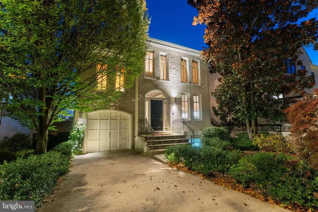 4628 Charleston Ter Nw, Washington