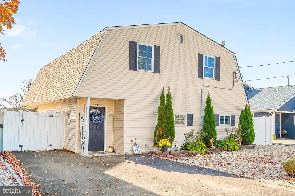 23 W Sail, TUCKERTON