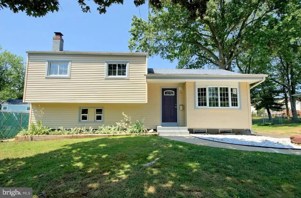 19 Copperfield Dr, HAMILTON