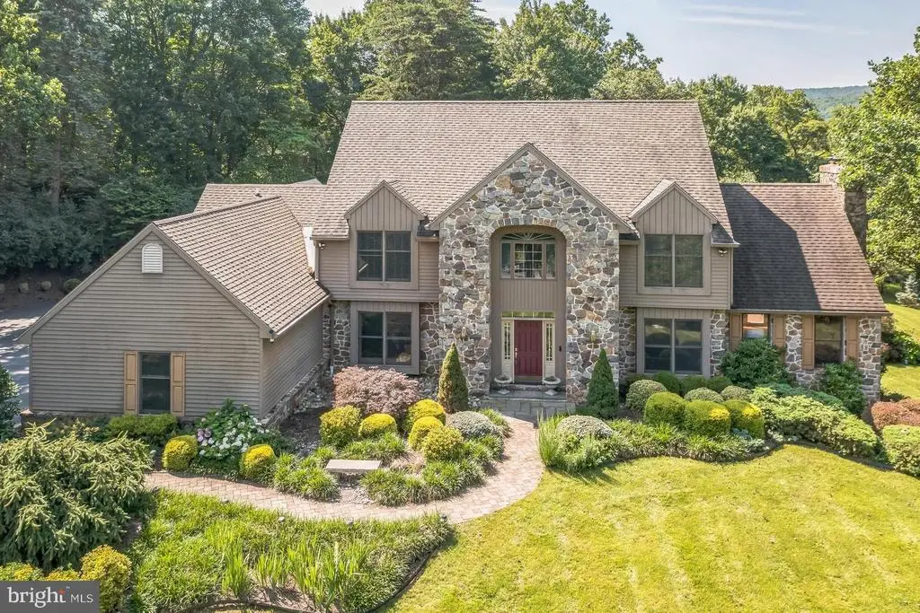 1720 Honeysuckle Ln, Pottstown