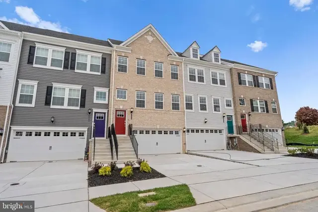 502 Downswing Rd, Pikesville