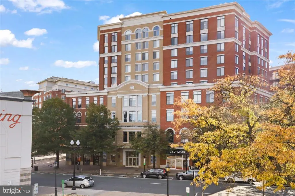 1220 N Fillmore St #909, ARLINGTON