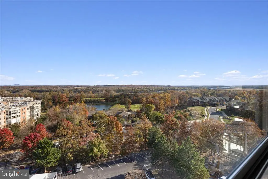 19385 Cypress Ridge Ter #907, LEESBURG