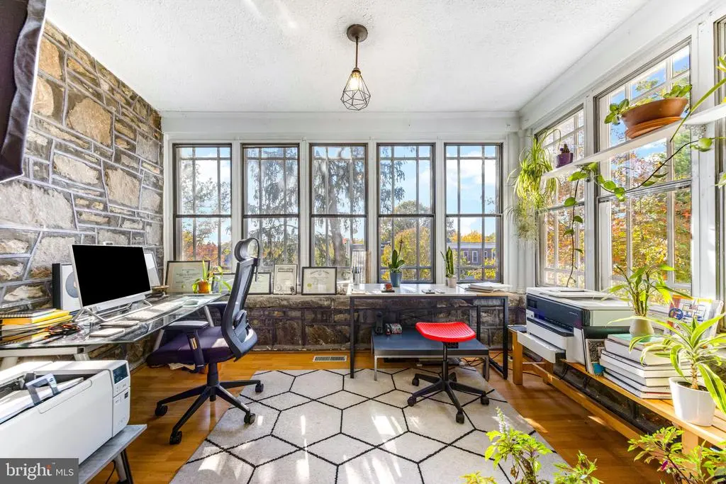 912 E 36th St, Baltimore