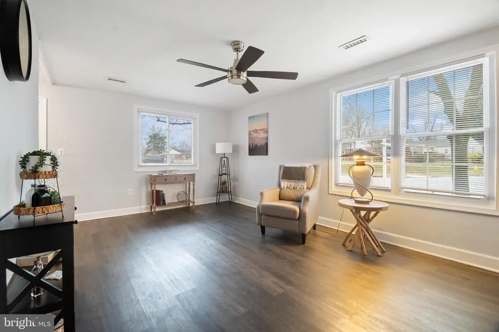 1613 Kimber Rd, Glen Burnie