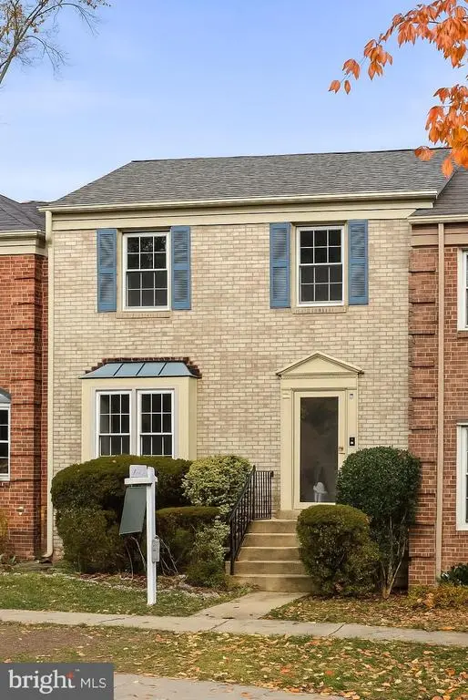 3175 Stonehurst Dr, FAIRFAX