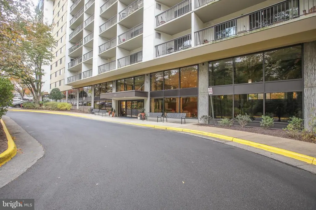 3800 Powell Ln #1121, FALLS CHURCH