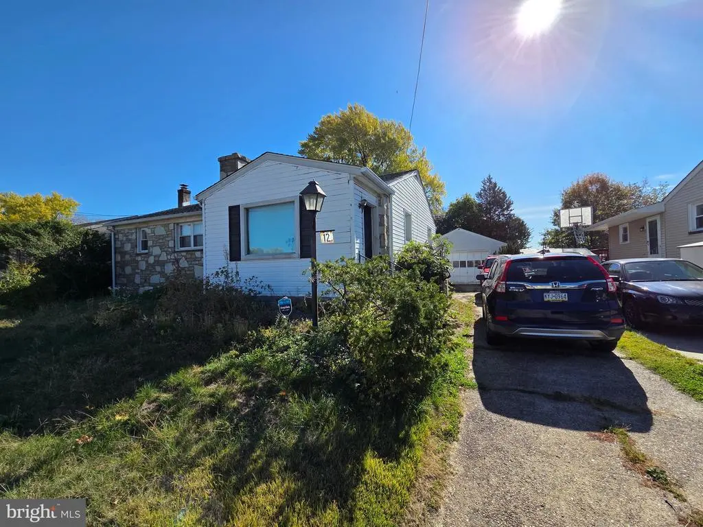 12 Collins Ln, MAPLE SHADE