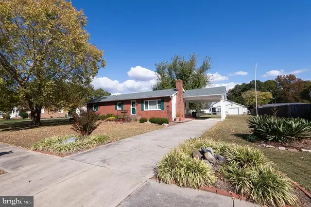 2 Oriole Dr, Cambridge